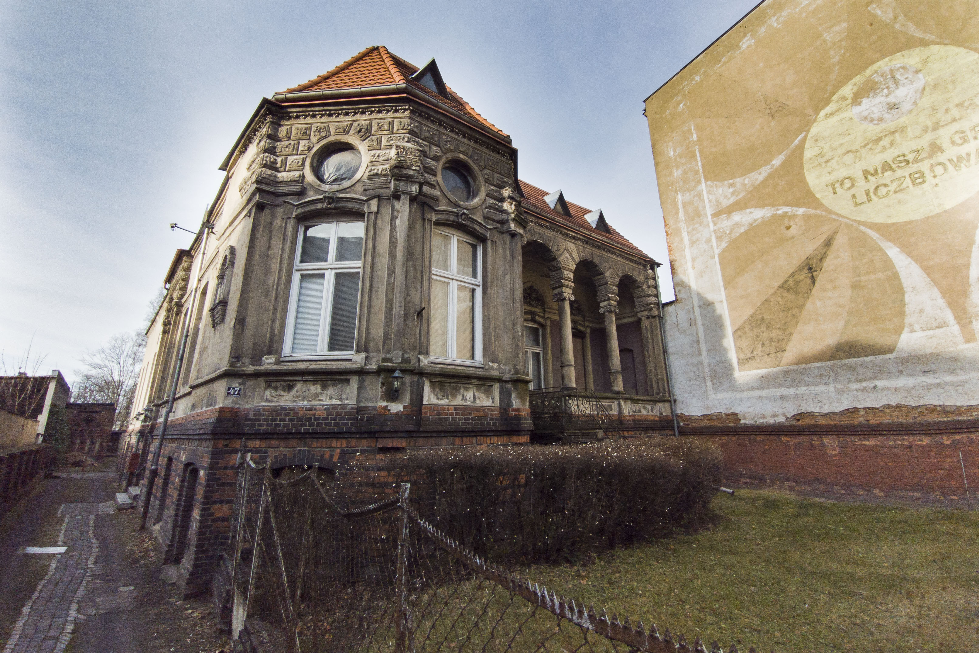 W tym budynku dr Bronisław Świderski zamieszkał po przeprowadzce do Leszna