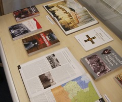  (photo)