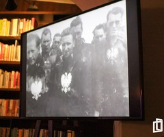  (photo)