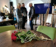  (photo)