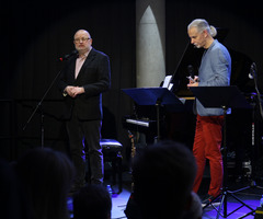  (photo)