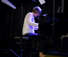  (photo)
