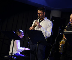  (photo)