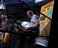  (photo)