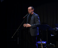  (photo)