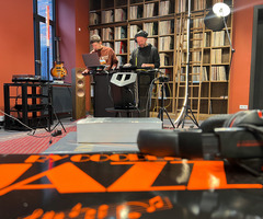  (photo)