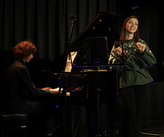  (photo)