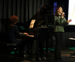  (photo)