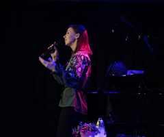  (photo)