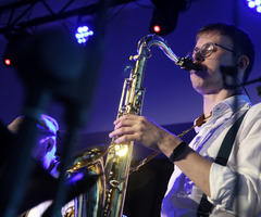 (photo)