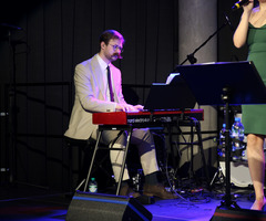  (photo)