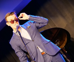  (photo)