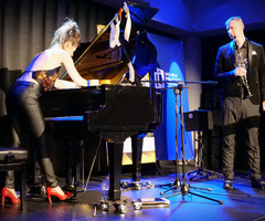  (photo)