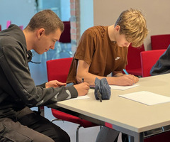  (photo)