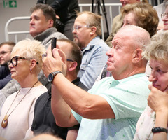  (photo)
