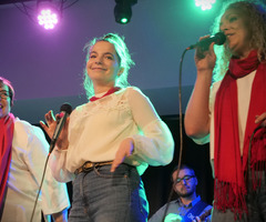  (photo)