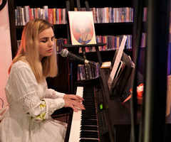  (photo)