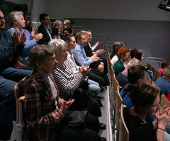 (photo)