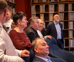  (photo)