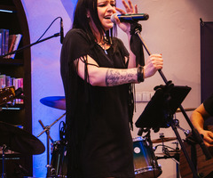  (photo)