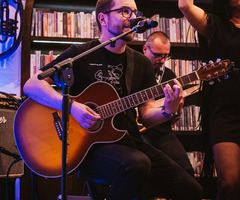  (photo)