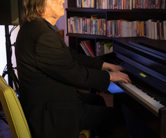  (photo)