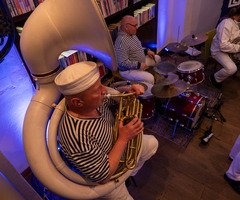  (photo)