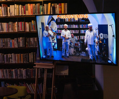  (photo)