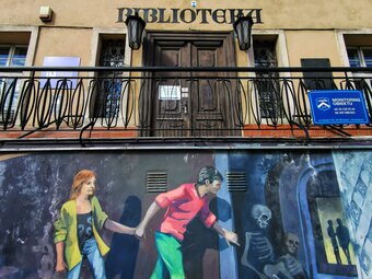 Książki wychodzą z Biblioteki
