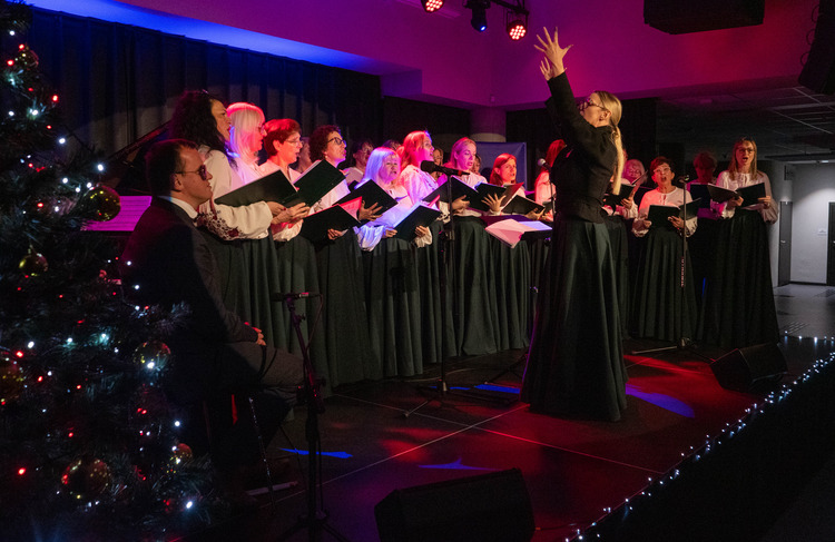Przedświąteczne kolędowanie z Domem Pieśni Kobiet