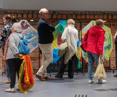 „Malujemy na jedwabiu” i „Żyj kolorowo” w Leszczyńskiej Galerii Książki