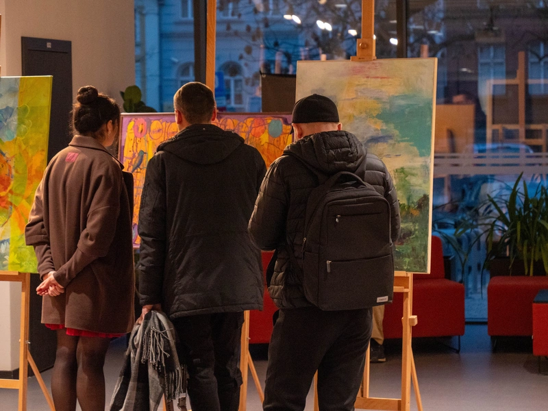 „Miłość do życia” - wspólna wystawa artystów WZAP otwarta w Lesznie