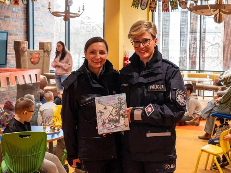 Pierwszy dzień ferii w bibliotece: nauka, zabawa i zimowe zasady bezpieczeństwa