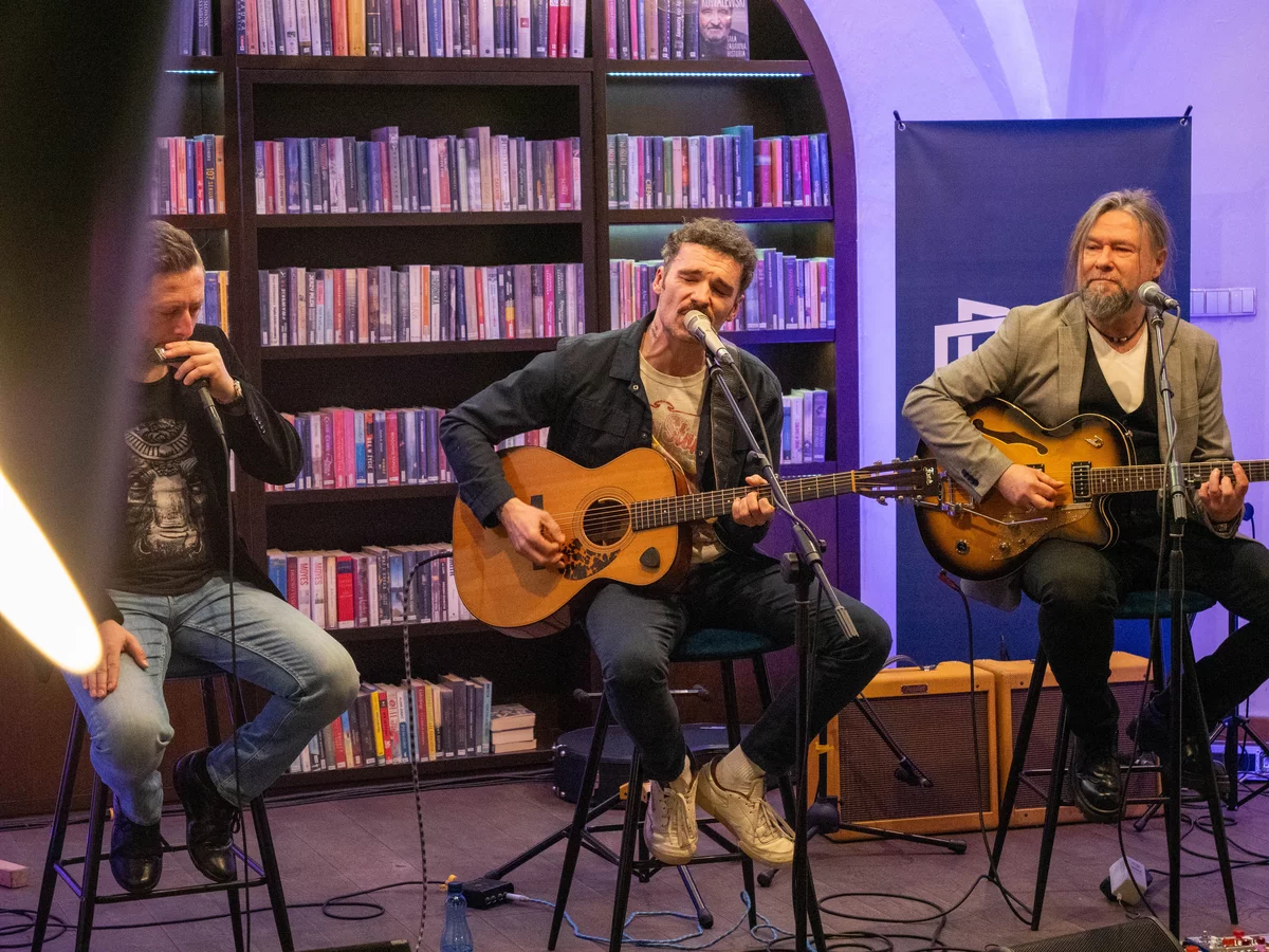 Harmonijka, gitara i głos - bluesowy wieczór w Ratuszowej