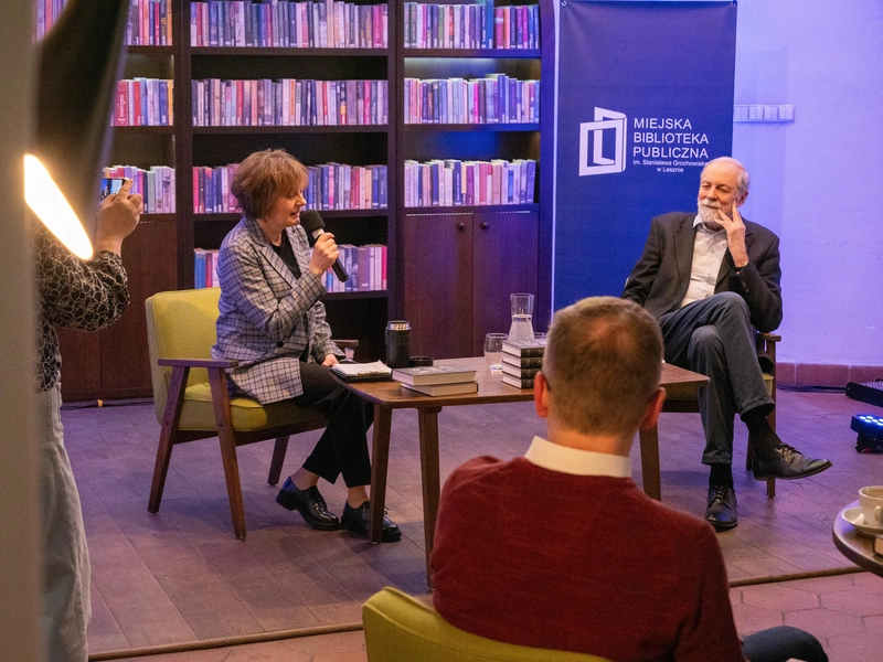 „Żubura” bez tajemnic. Wieczór autorski w Bibliotece Ratuszowej
