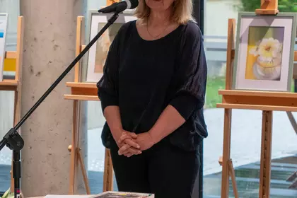 Małgorzata Grzybowska podczas opowieści o swojej twórczości i technice pracy.