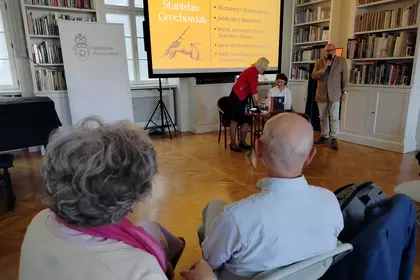 Rozmowa o twórczości Stanisława Grochowiaka podczas spotkania w Poznaniu