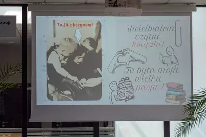 Slajd prezentacji poświęconej Stanisławowi Grochowiakowi.