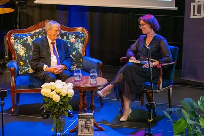 Profesor Edmund Waszyński odpowiada na pytania Anny Machowskiej.