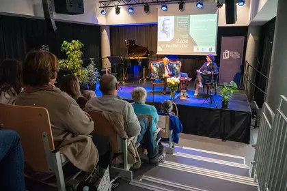 Promocja książki profesora Edmunda Waszyńskiego zgromadziła wielu gości.