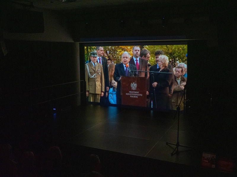 Projekcja filmu poświęconego Lechowi Kaczyńskiemu
