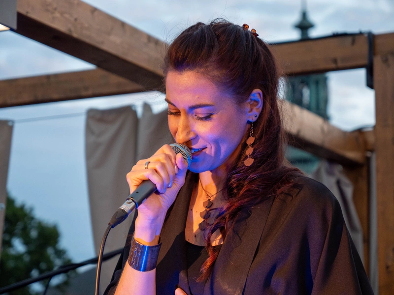 Koncert Dobrych Myśli na dachu biblioteki