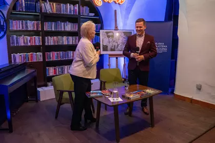 Janina Małgorzata Halec rozmawia z Łukaszem Małkiewiczem.