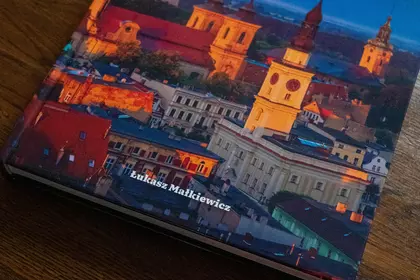 Album „Leszno” autorstwa Łukasza Małkiewicza.