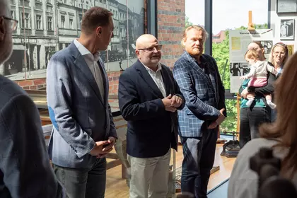 Goście podczas otwarcia ekspozycji „Warsztat Rzepków” w Muzeum Drukarstwa.