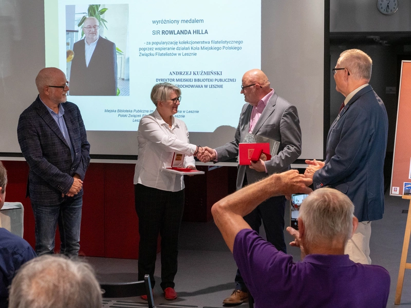 Historia znaczka pocztowego - spotkanie filatelistów w bibliotece