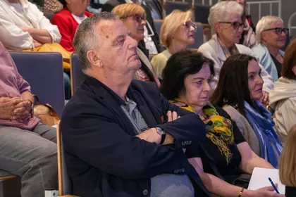 Publiczność podczas spotkania autorskiego w Leszczyńskiej Galerii Książki.