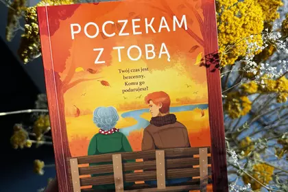 Nowości książkowe w przestrzeni biblioteki.