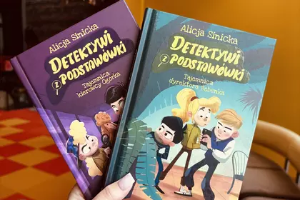 Nowości książkowe w przestrzeni biblioteki.