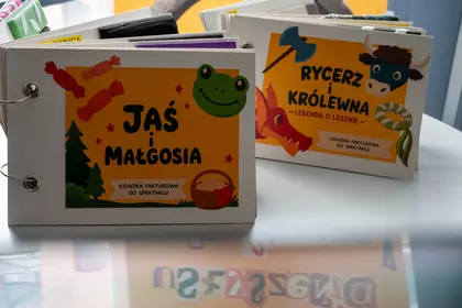 Dwie książki fakturowe „Jaś i Małgosia” oraz „Rycerz i Królewna”.